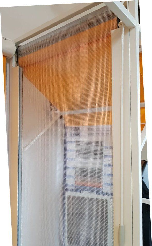 tenda ermetica interna con tenda gialla all'esterno