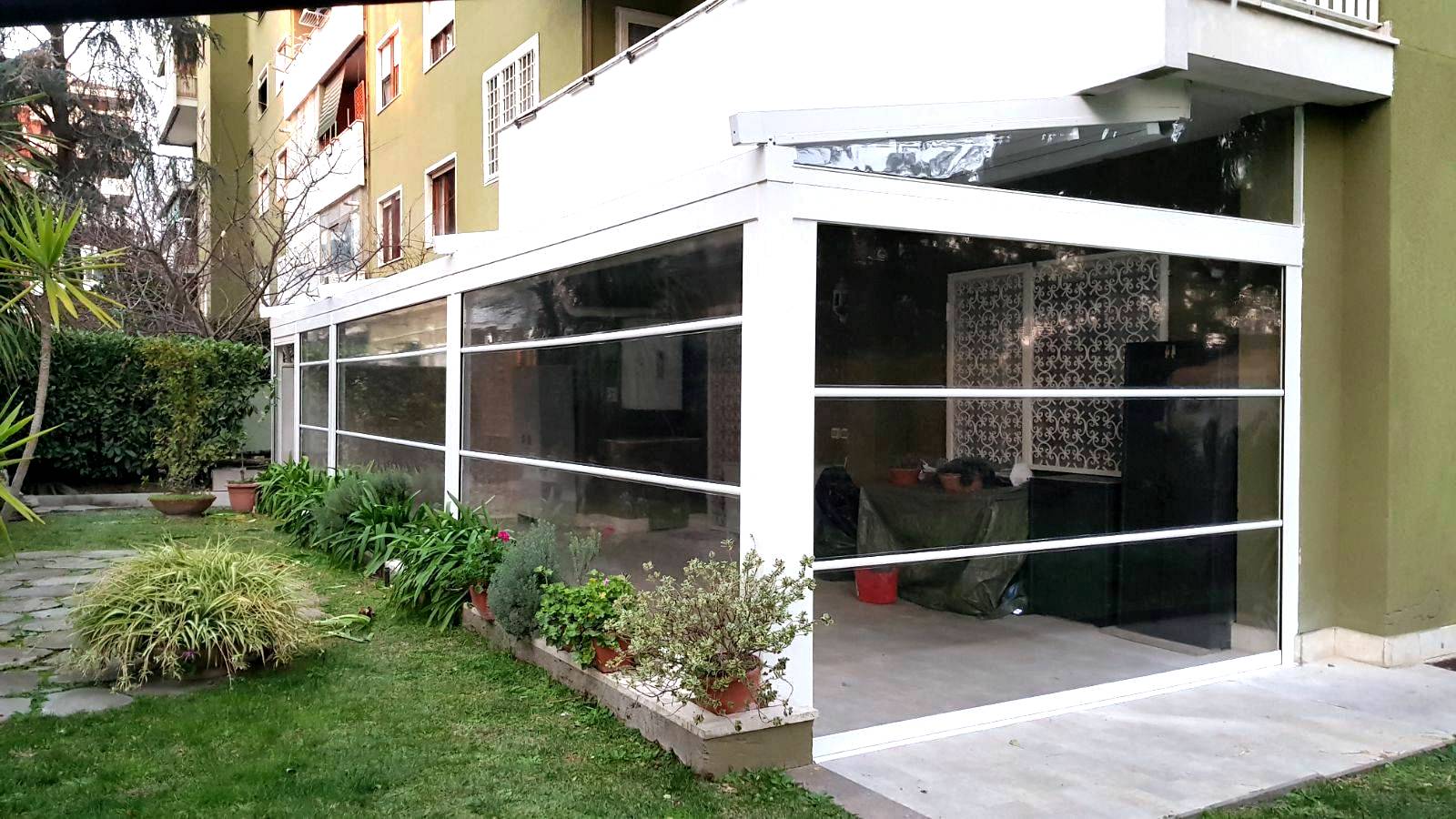 pergotenda bianca con chiusura ermetica