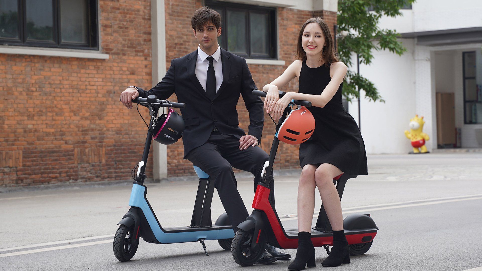 City 500 Electric Scooter Couple