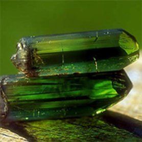 Green Tourmaline activates your heart & third eye chakras & strengthens your aura