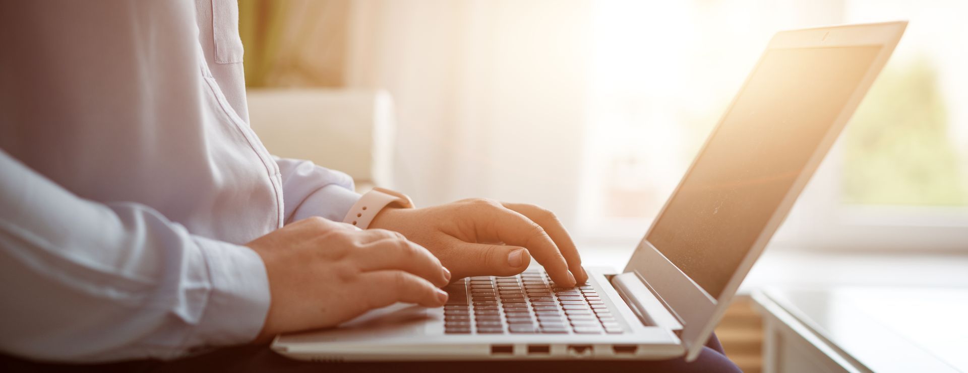 A man is typing on a laptop computer.