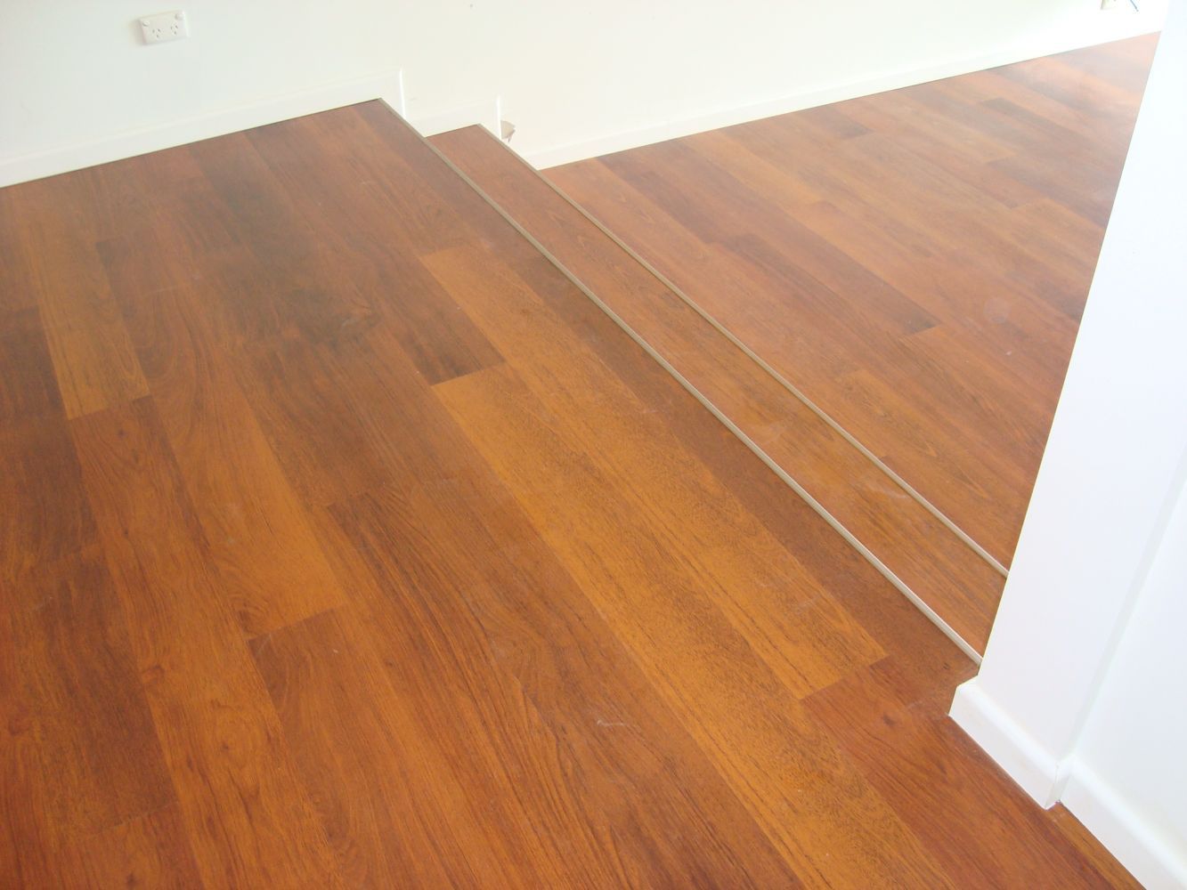 8mm laminate 1 strip semi gloss