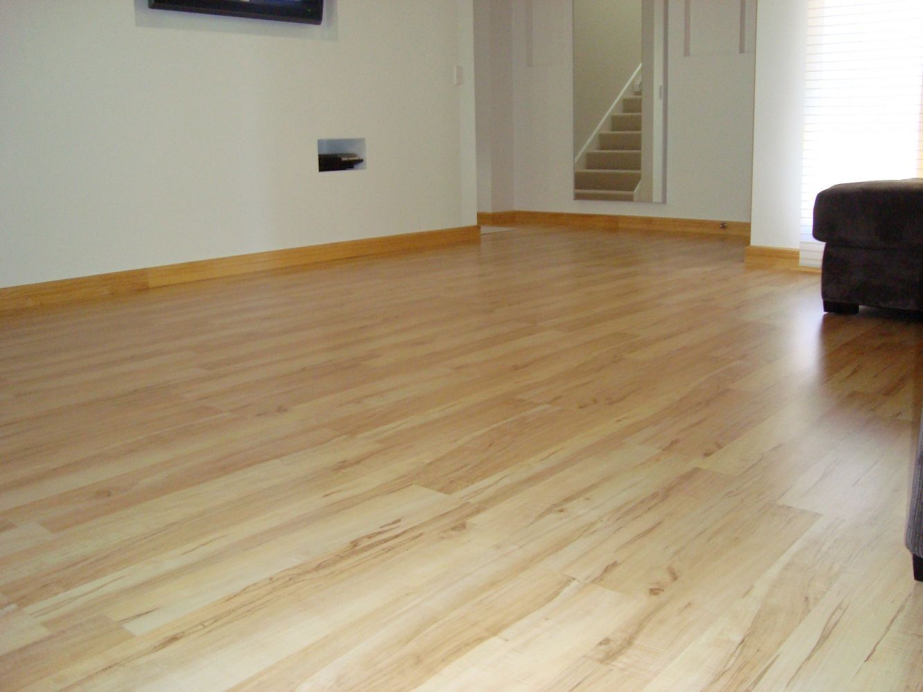 8mm laminate semi gloss
