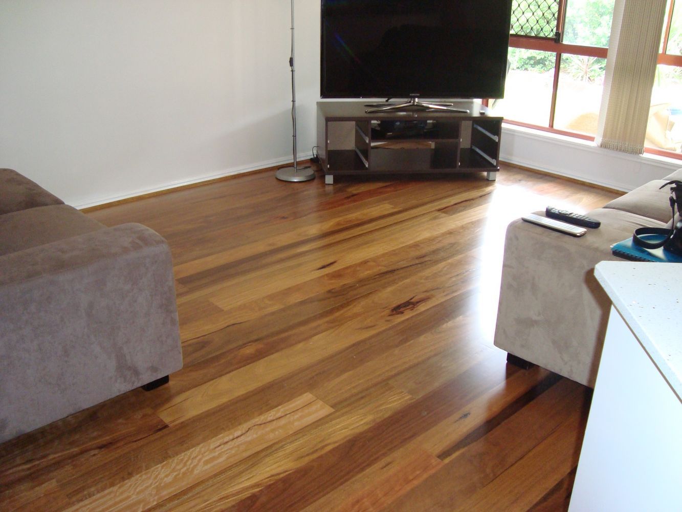 engineered flooring spotted gum 1 strip