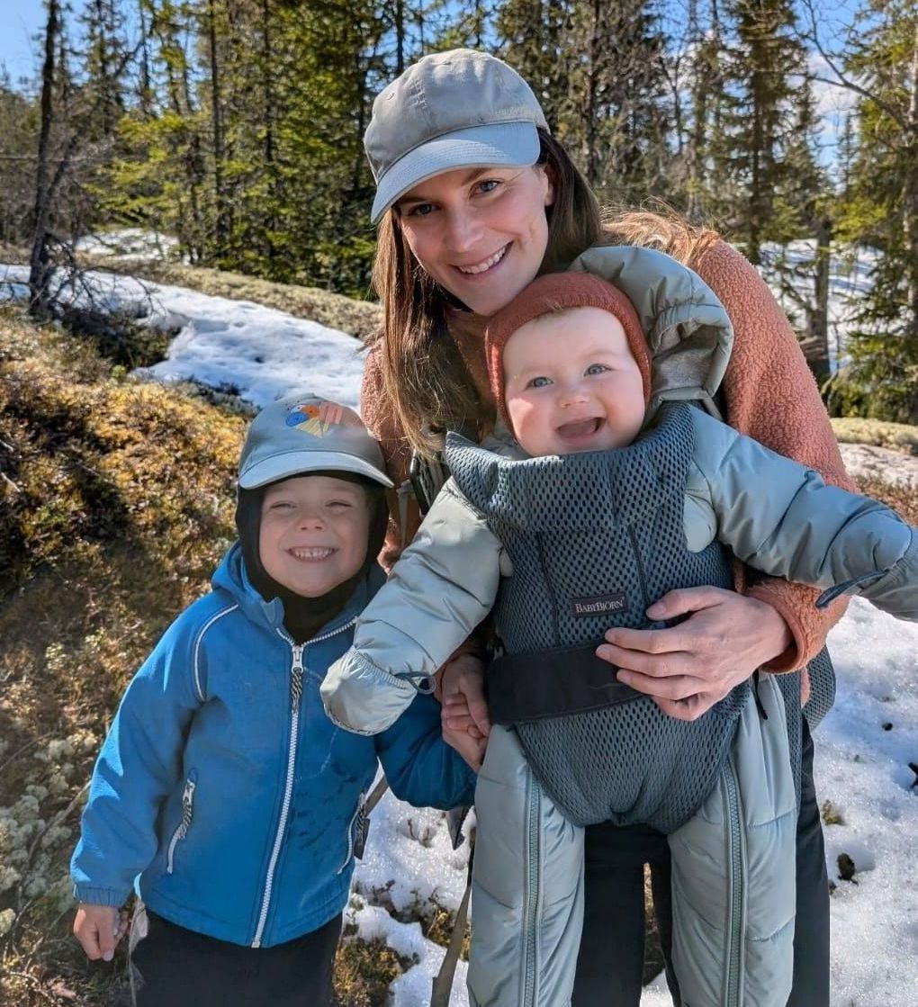 Tine Deblieck er fysioterapeut, klinisk psykolog og erfaren yogalærer.