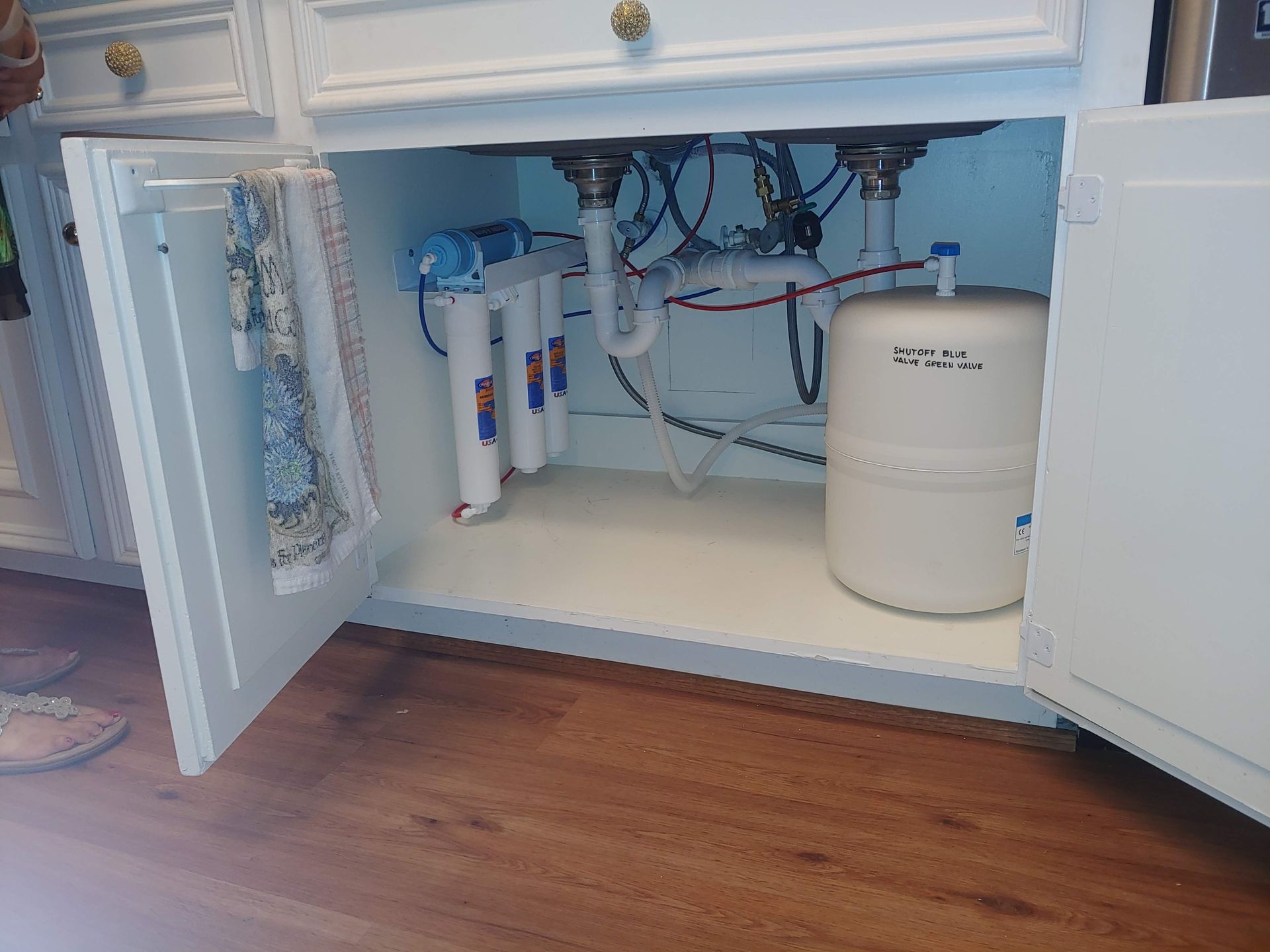 Platinum Series Omnipure under-sink reverse osmosis system with quick-change filters and clean, organized installation.