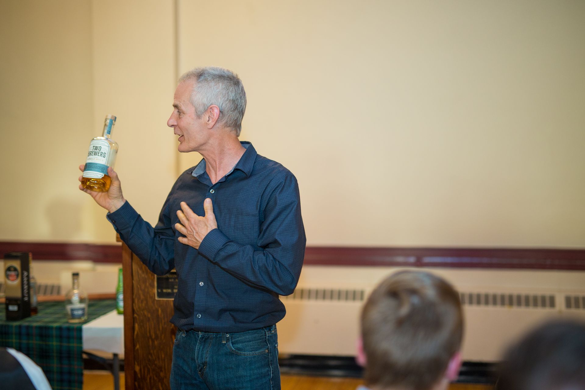 Two Brewers Whisky Presenting