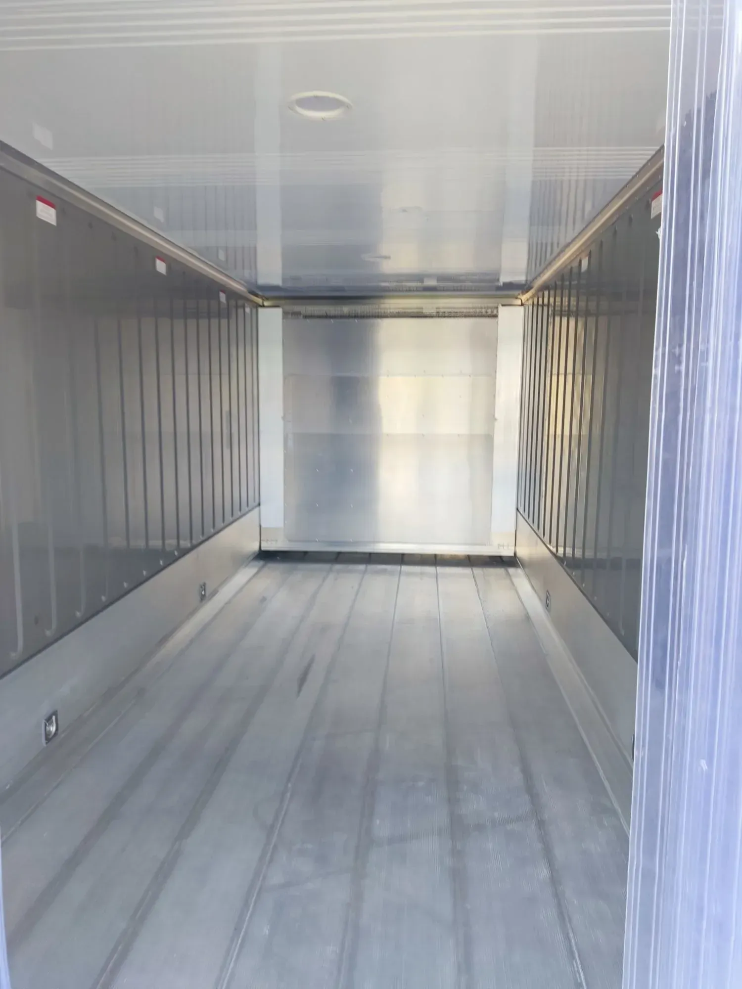 Mr Fridge -refrigeration transport inside of 20ft container