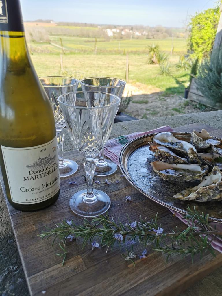 Wine, oysters and crystal glasses to drink from