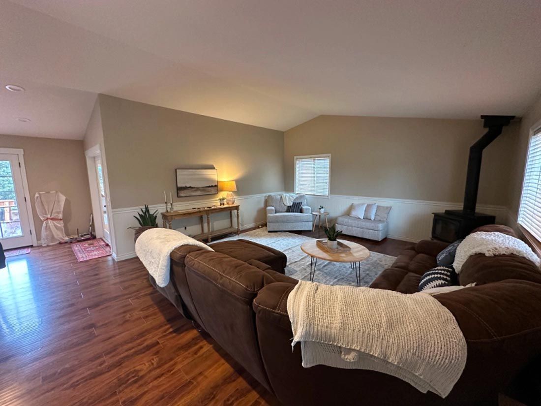 A living room filled with furniture and a fireplace.