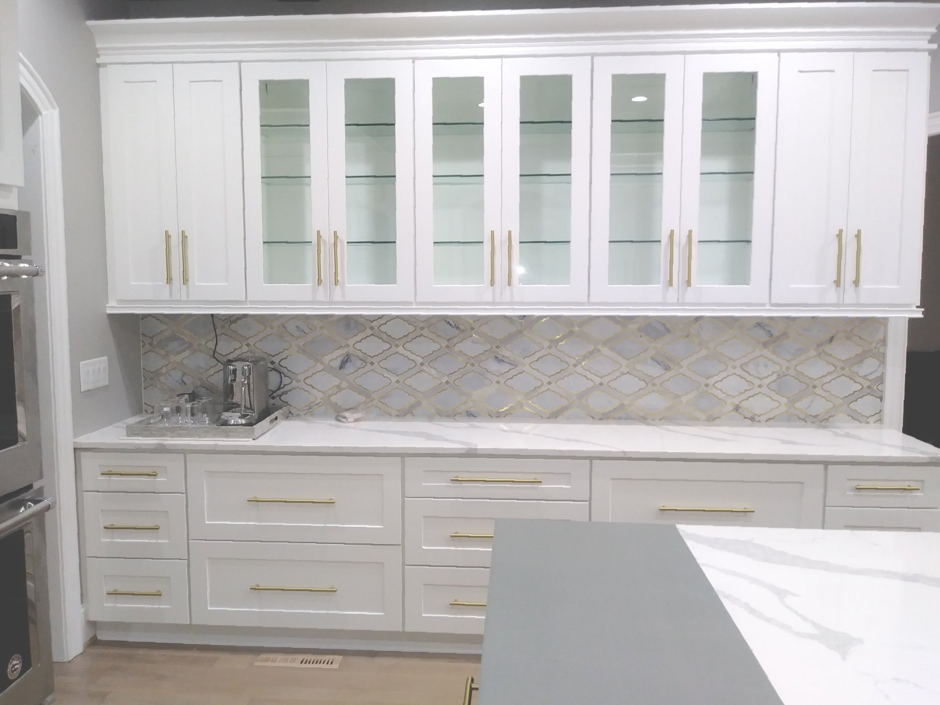 White Kitchen Cabinets and Drawers