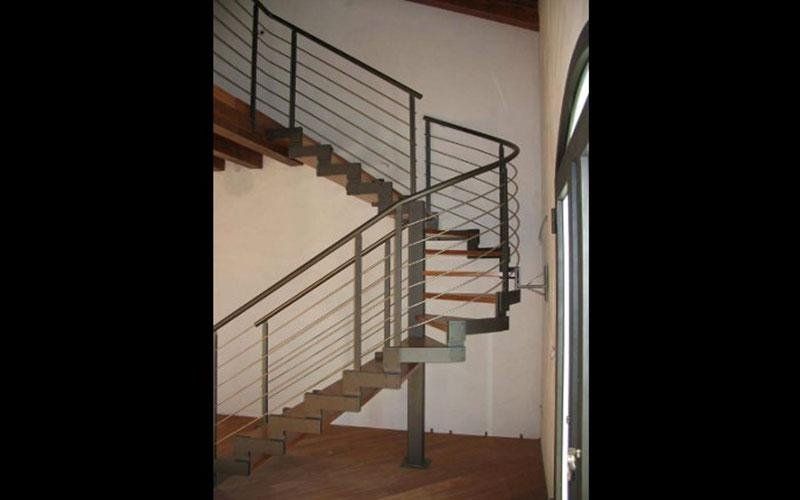 Scala in metallo e protezioni in acciaio inox