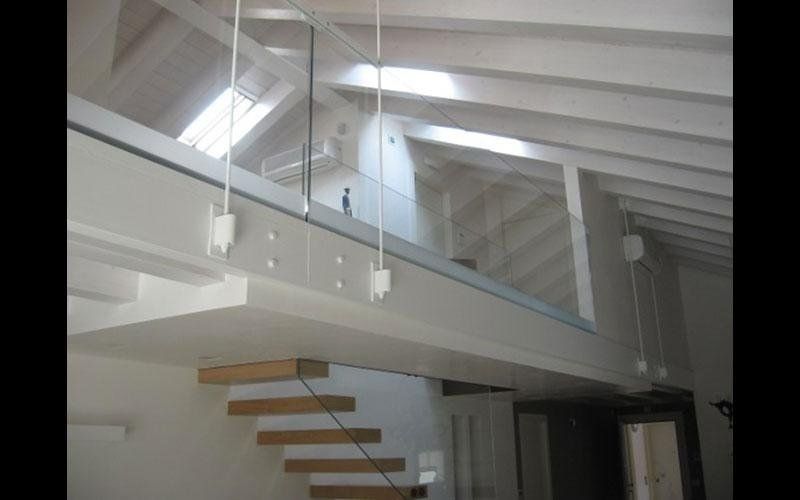 Soppalco in metallo e vetro