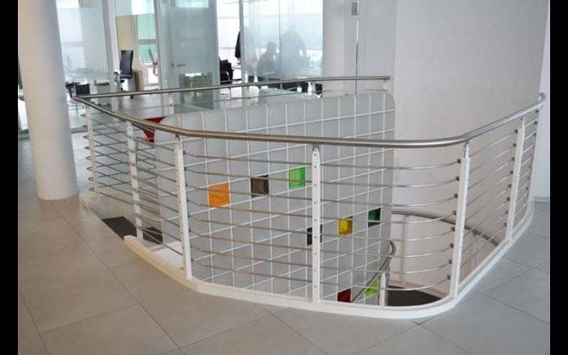 Ringhiera di protezione vano scale in ferro e acciaio