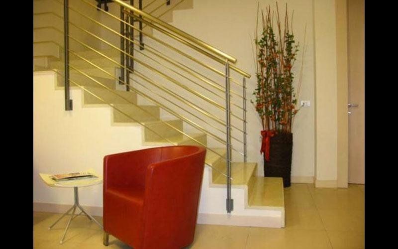 Partenza scala in ferro e acciaio inox