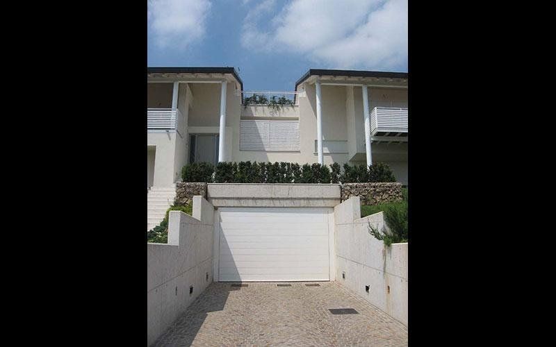 Ringhiere e finiture in bianco 9010