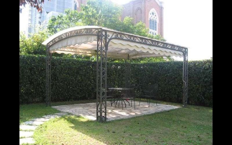 Gazebo in ferro per giardino
