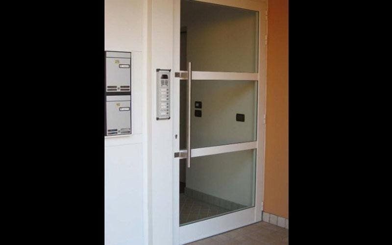 serramenti in alluminio portoncino