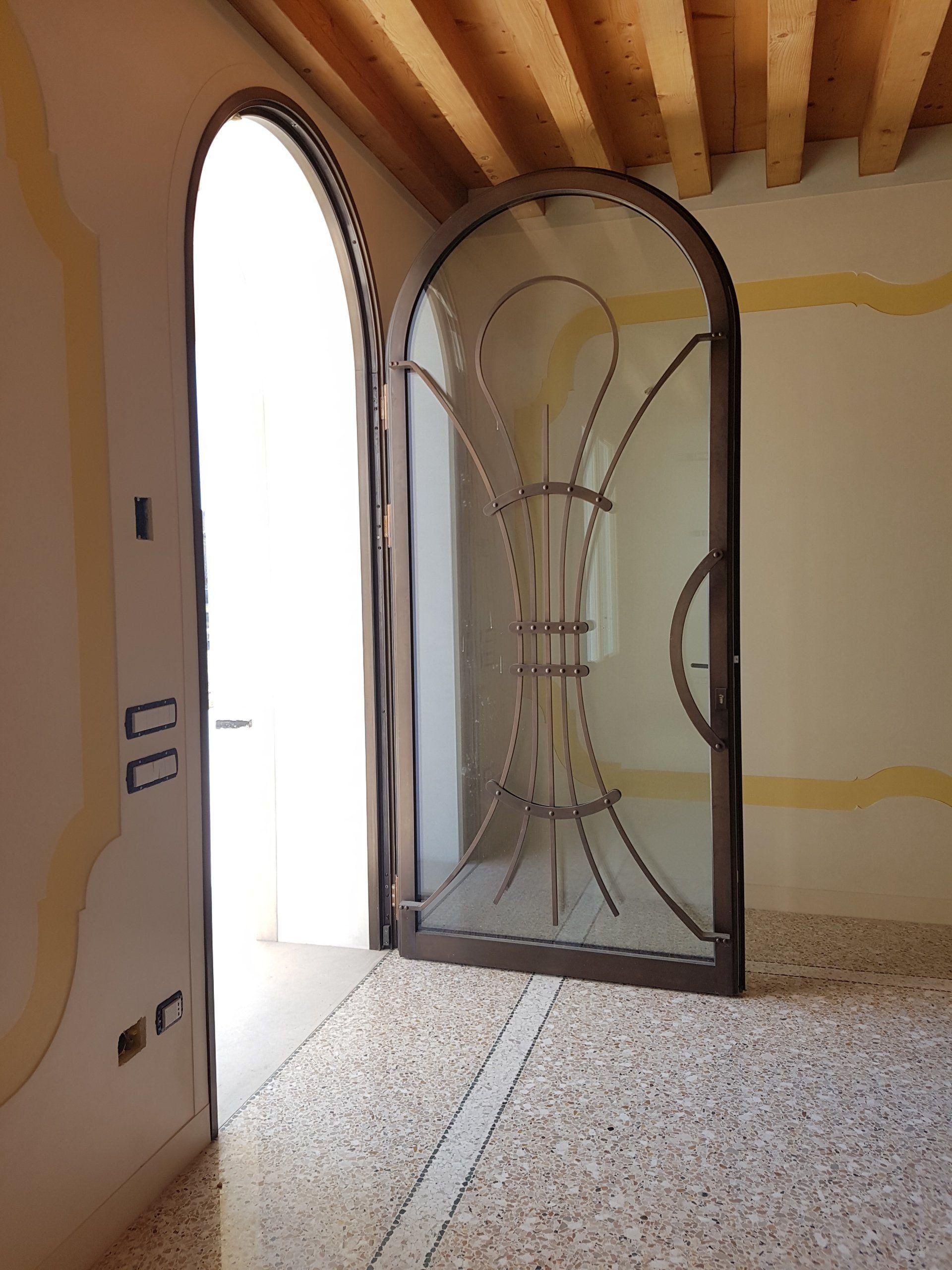 ingresso con serramenti in acciaio a Treviso