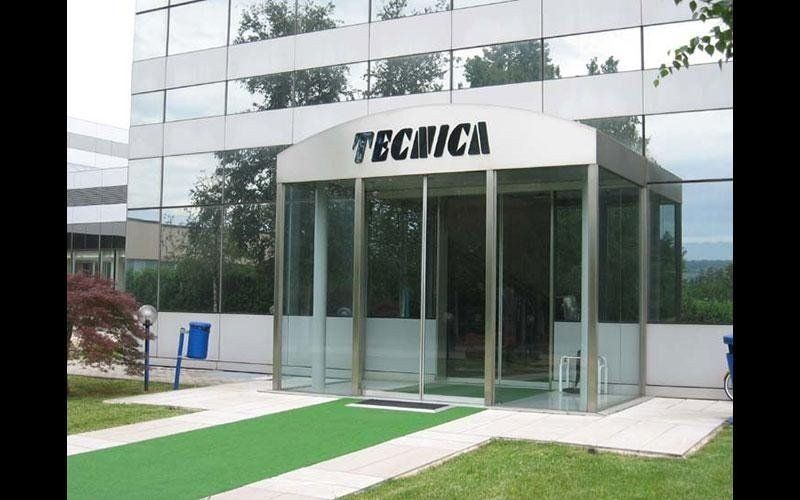 Bussola di ingresso in acciaio inox e serramenti in acciaio a Treviso