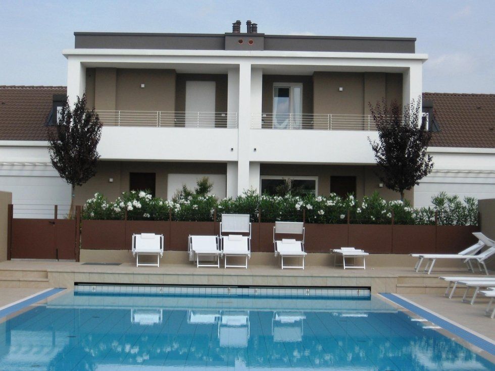 Realizzazione esterno colore bianco