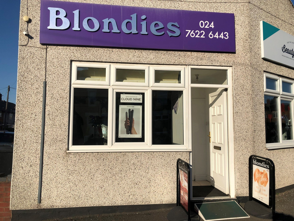 Blondie Hair Lounge - wide 7