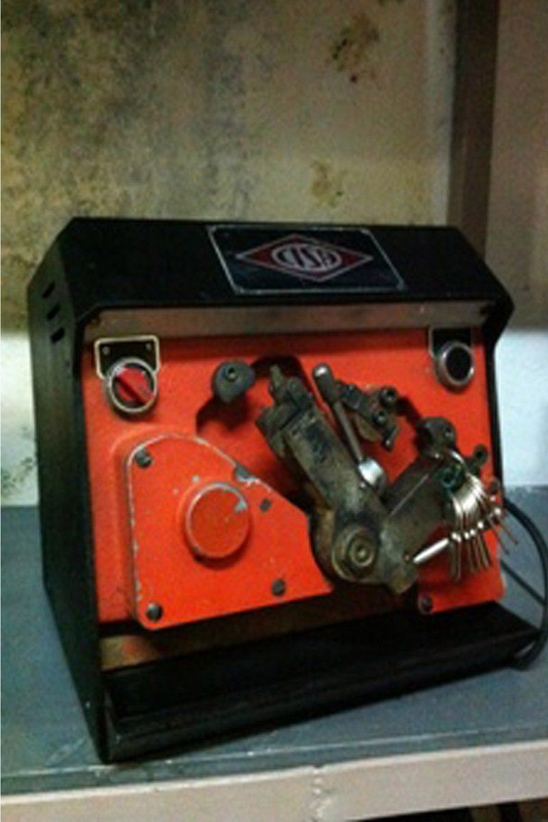 MACCHINA LAVORAZIONE CHIAVI MARCA CISA