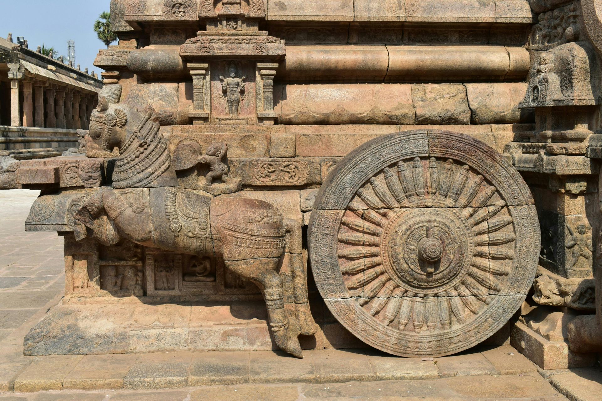 horse memorial monument