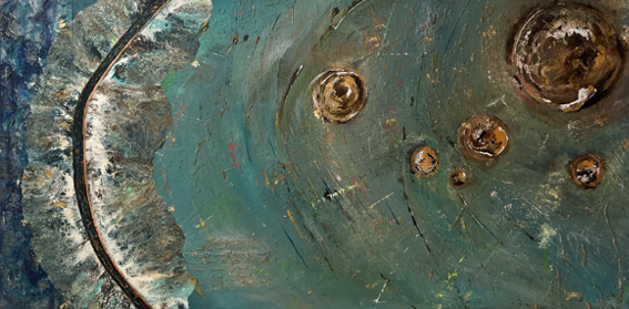 Obra de arte abstracta con matices azules y verdes arremolinados, texturizada con elementos circulares en relieve.