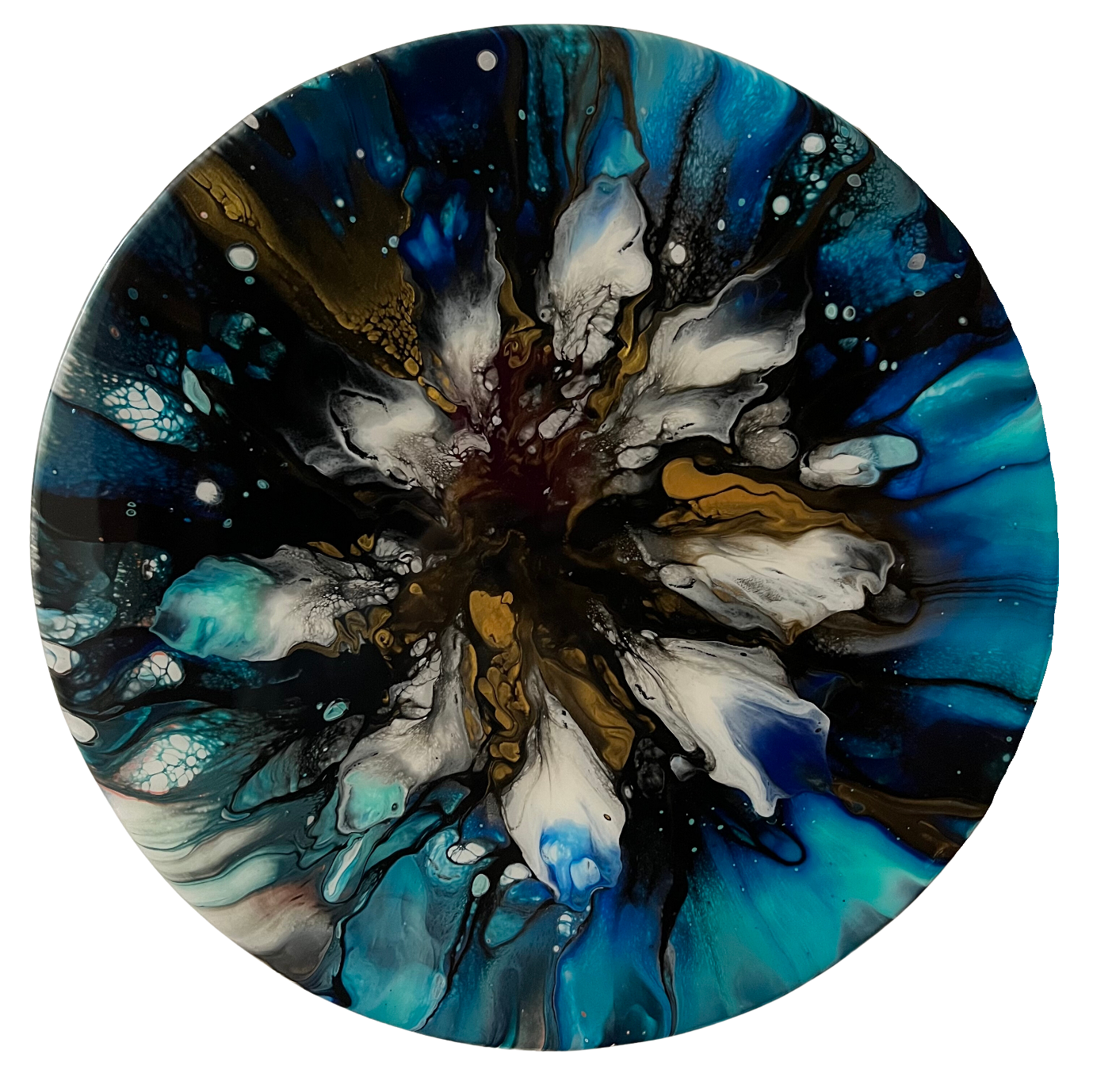 Arte abstracto circular con pintura fluida de color azul, blanco, dorado y negro, que se asemeja a una flor.