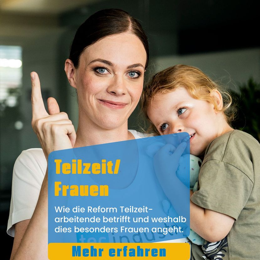 Eine Frau hält ein kleines Mädchen in den Armen und zeigt nach oben