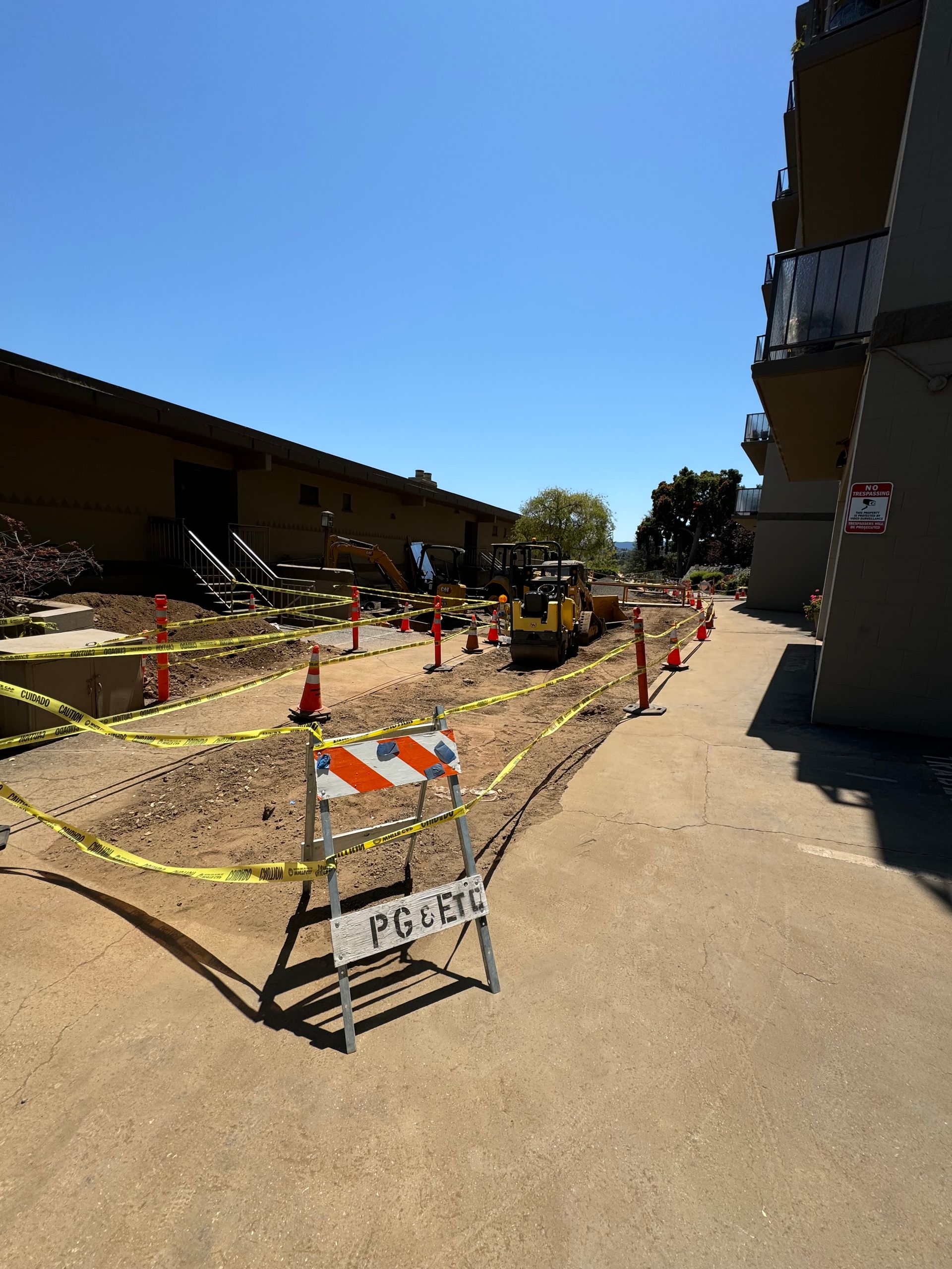 A construction site with a sign that says ' closed ' on it