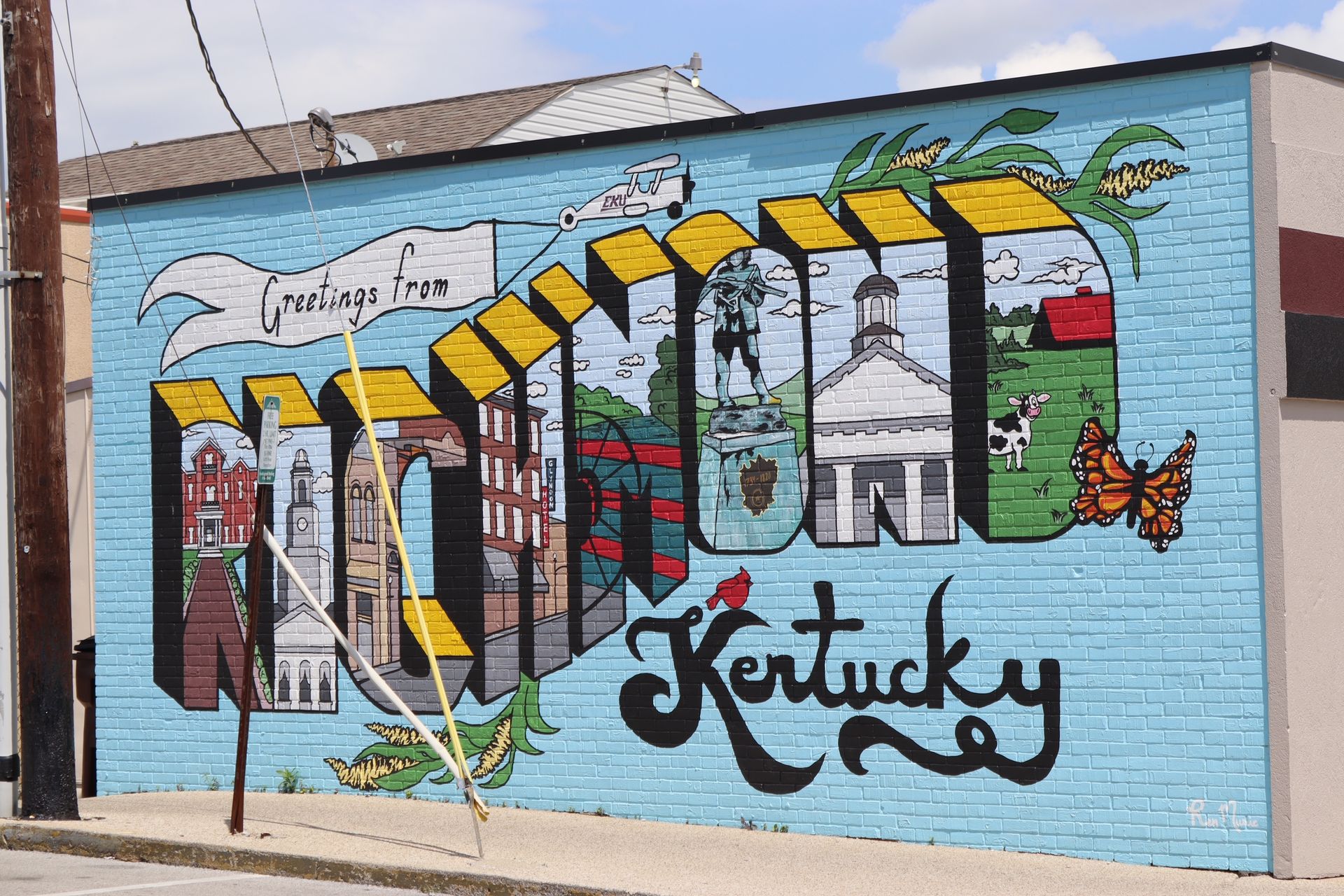 A mural on the side of a building that says kentucky