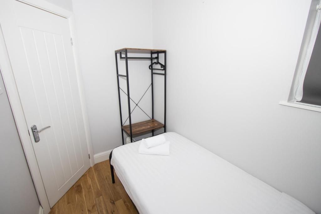 A bedroom with a single bed and a wardrobe.
