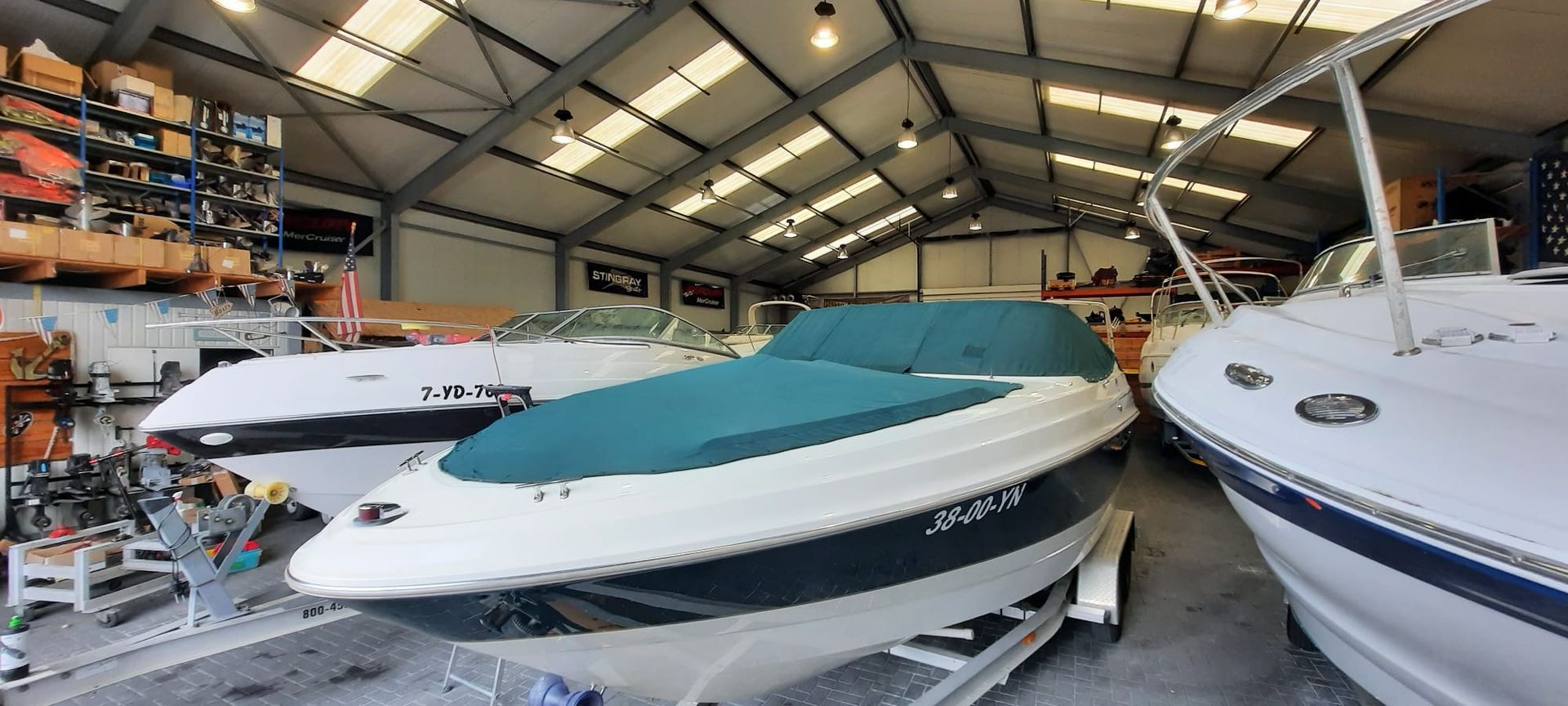 Reparatie speedboot kap