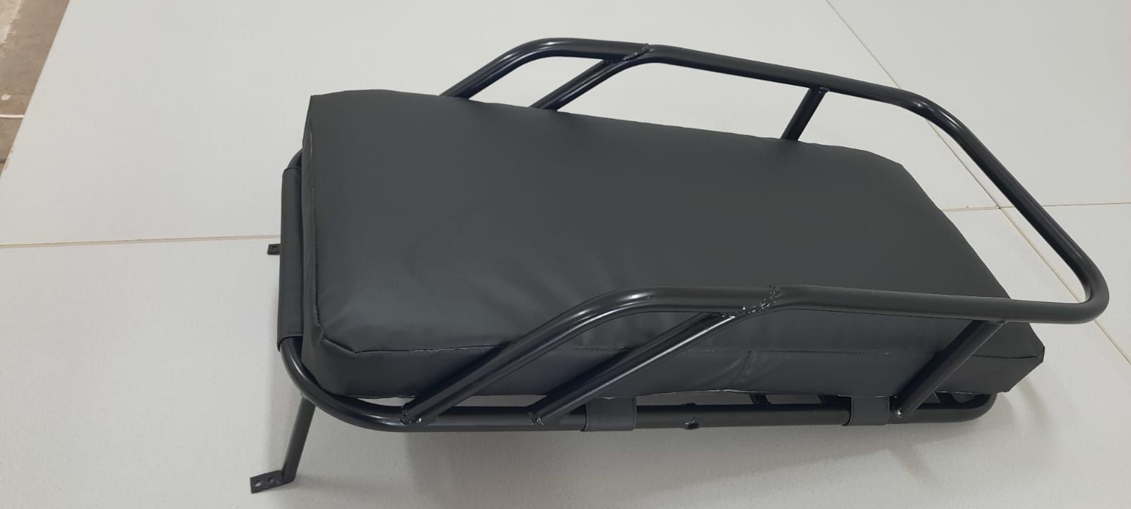 Hondenkussen voor achterop motor, brommer of scooter.