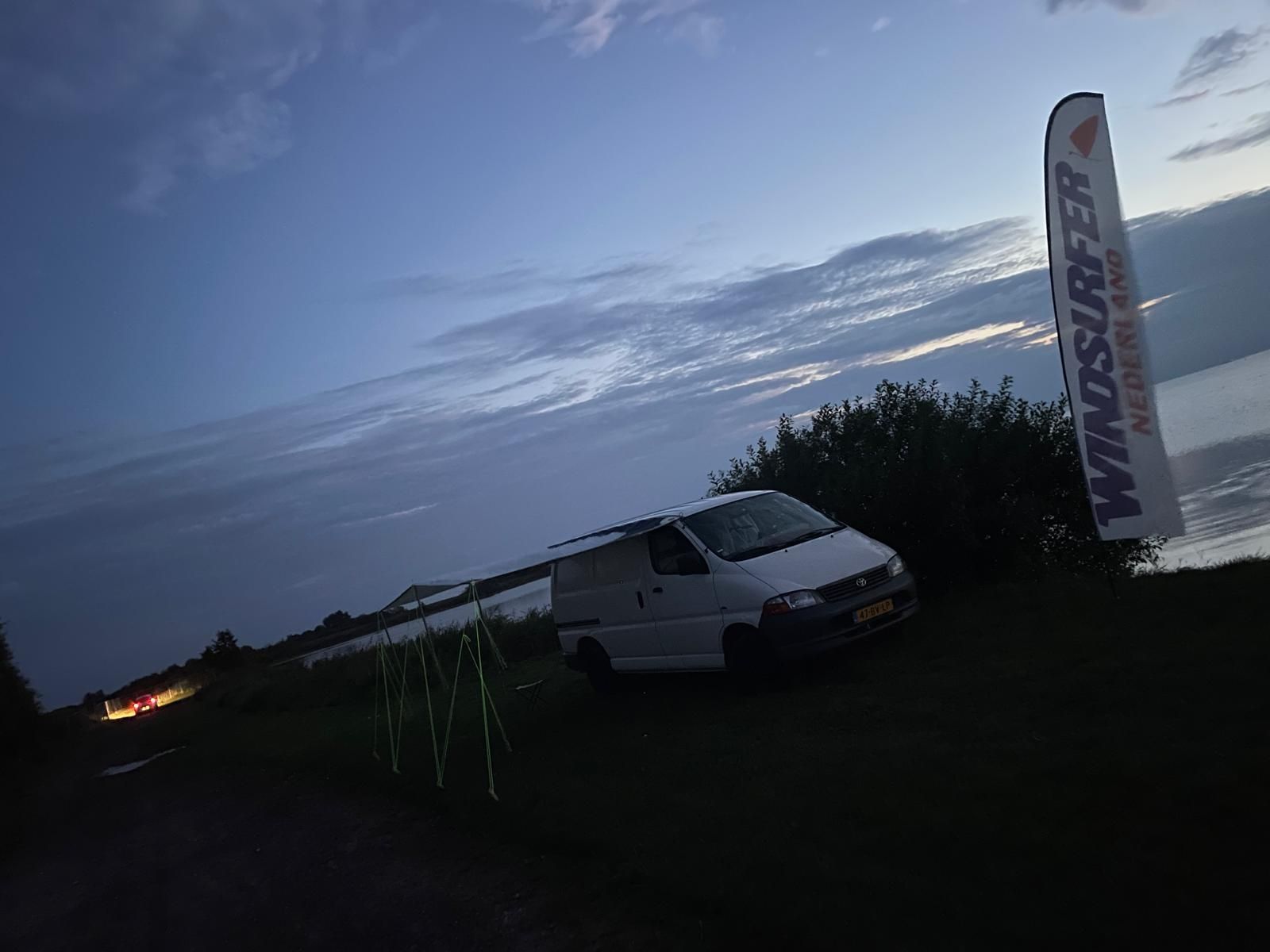Luifel op maat gemaakt voor deze bus camper