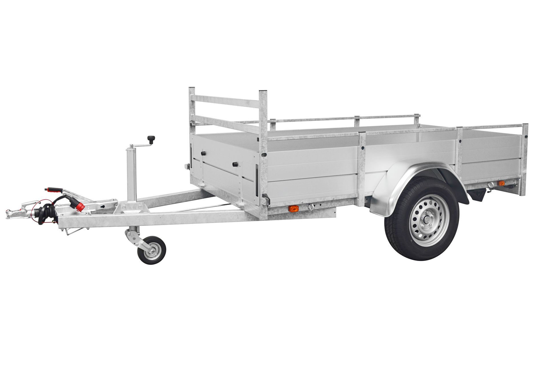 Een zilverkleurige, enkelassige metalen aanhanger met hoge zijwanden en een ladderrek aan de voorzijde, afgebeeld tegen een witte achtergrond.