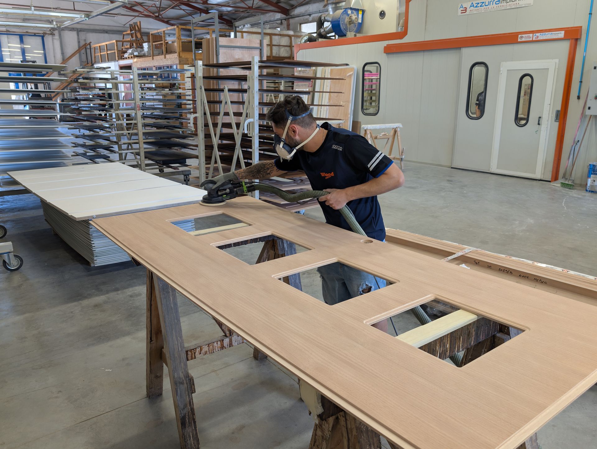 preparazione porta per verniciatura