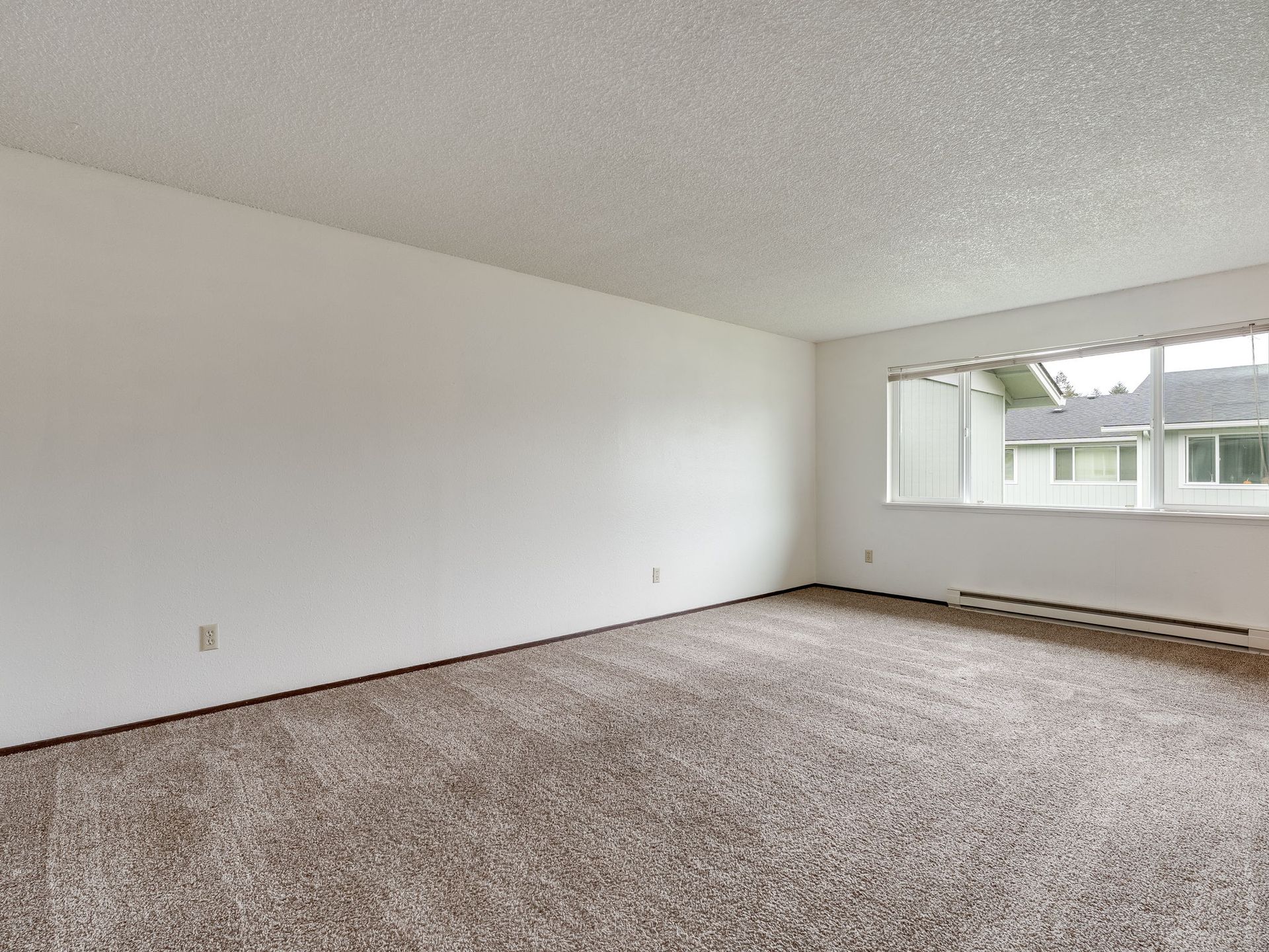Southridge Apartments 2Bed/1Bath spacious living room.