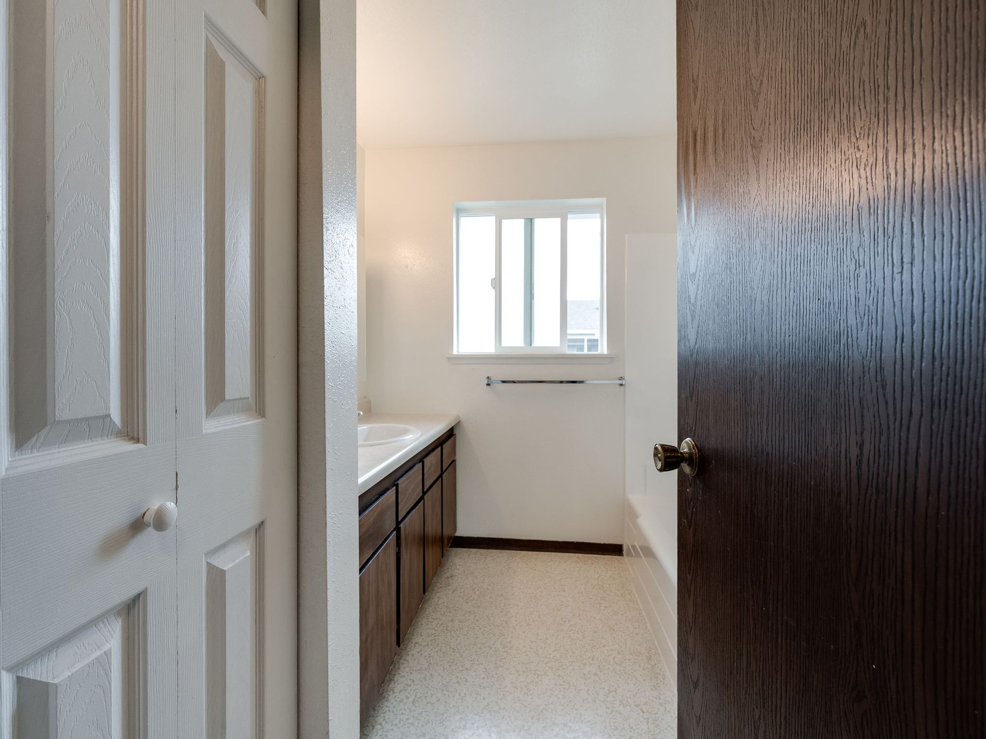 Southridge Apartments 2Bed/1Bath bathroom.