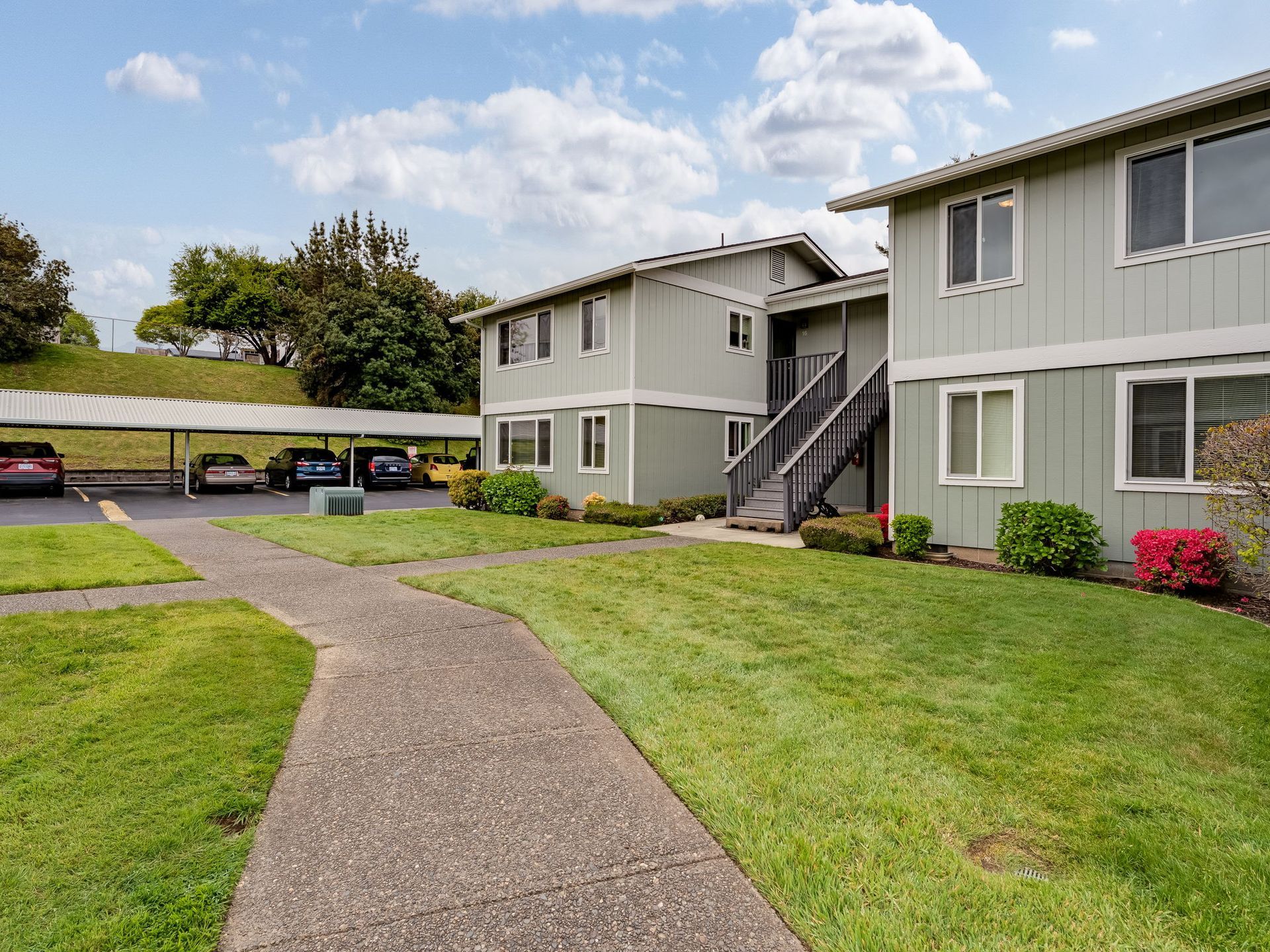 View of Southridge Apartments and front lawn.