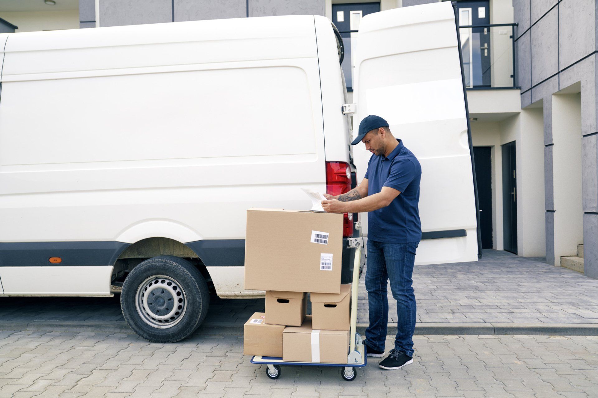 Courier With Packages - Yaphank, NY - Certified Van Service