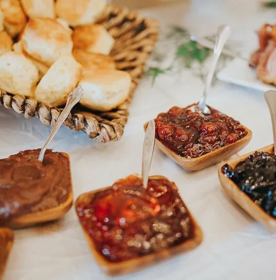 homemade-jams-biscuits