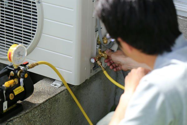 Installing air conditioner