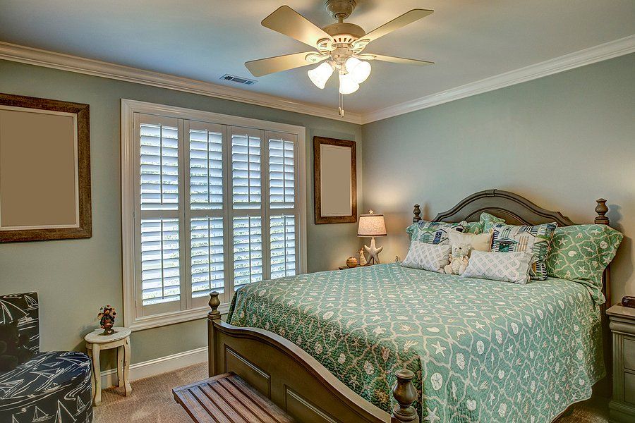master bedroom with ceiling fan