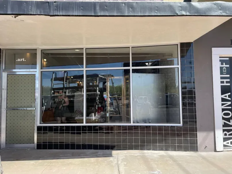 A store front with a sign that says arizona hifi