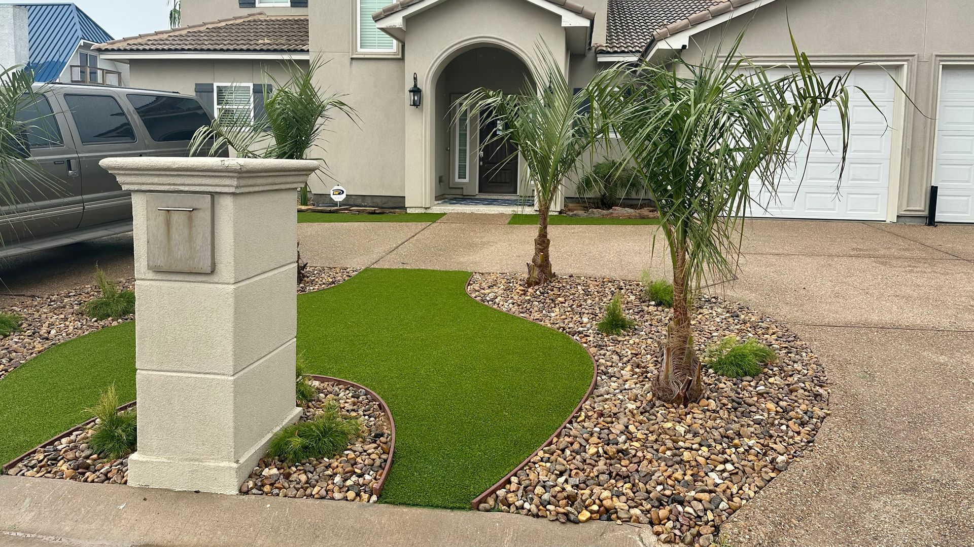 A house with a mailbox in front of it and a car parked in front of it.