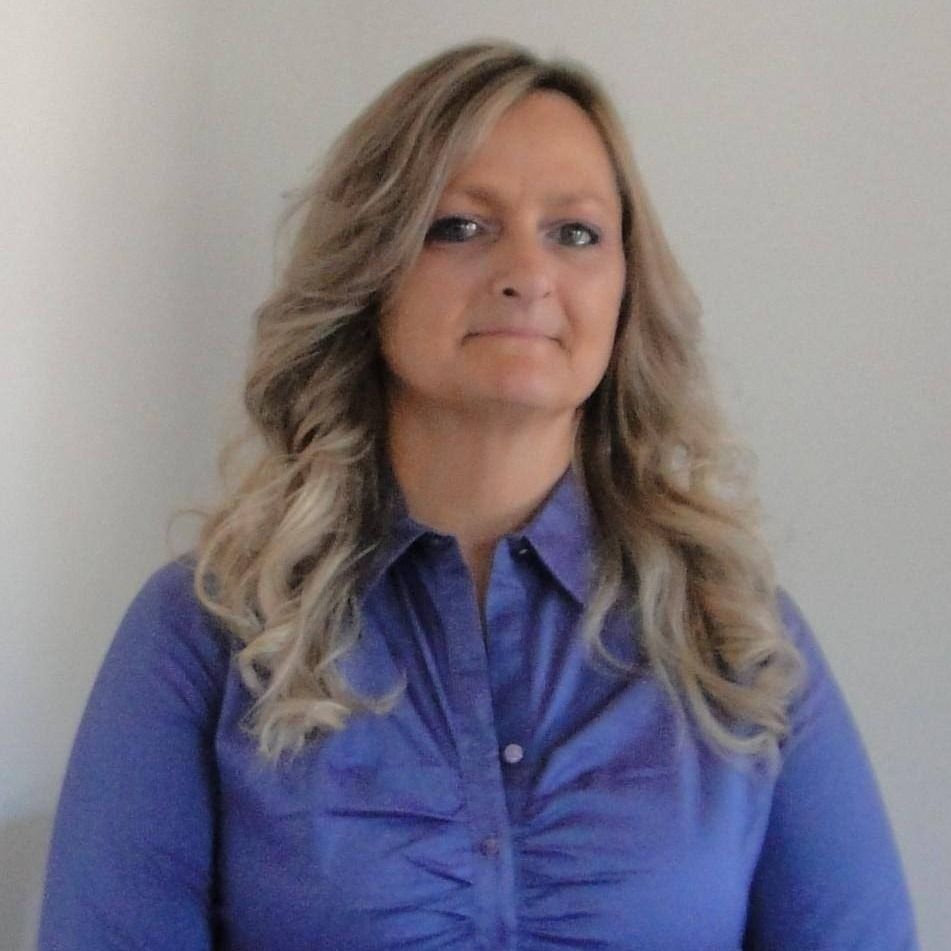 Mindie Hansen NJ Realtor with Glen Kelly Real Estate buying and selling homes in Ocean County NJ