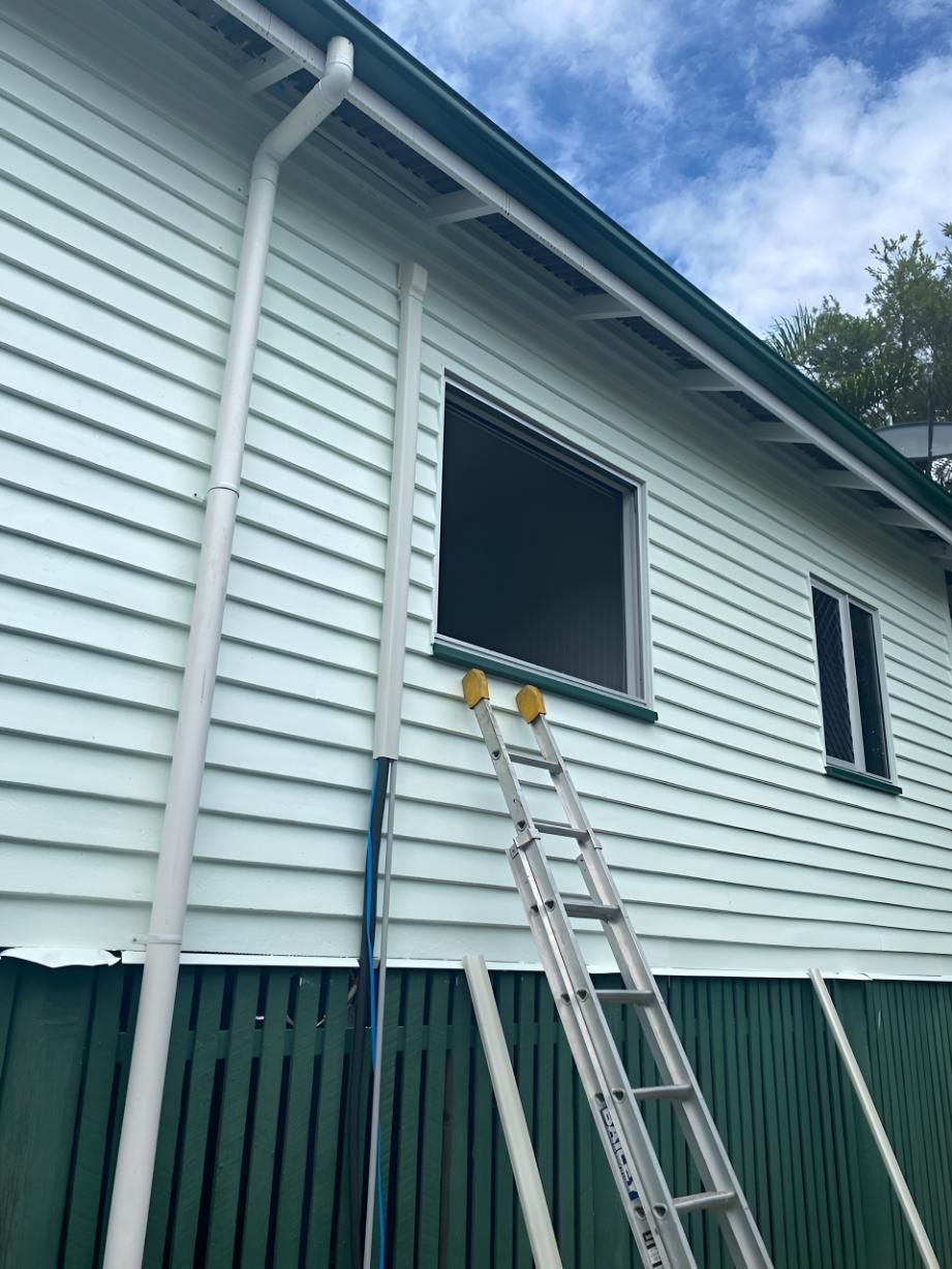 Balcony With a Lot of Windows — Hervey Bay Glass Glazing & Screens In Pialba, QLD